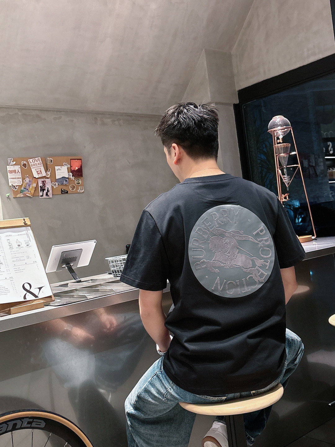 Bu 2026 SS新品.时尚休闲圆领短袖.专柜同步有售，进口面料，工艺极度复杂，视觉相当雅致时髦，高贵