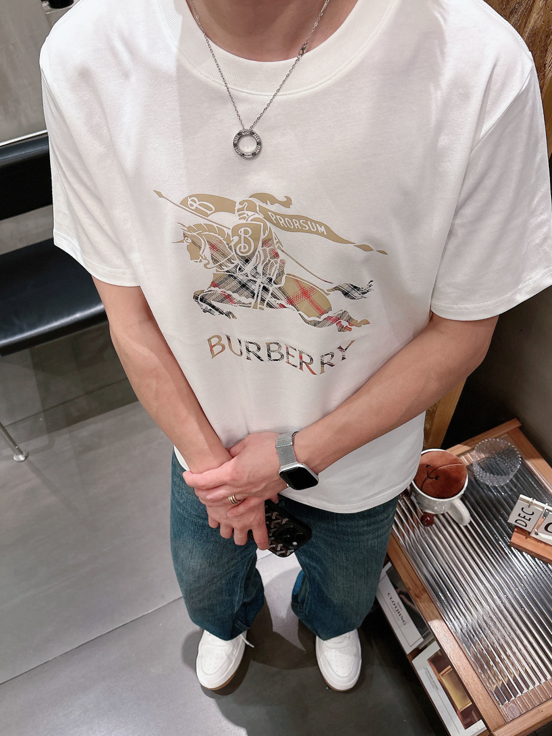 2026SS 新品 Burbe 男女同款👫短袖T恤 胸前经典战马图案！ 定制面料。從容百搭，檔次極高，完