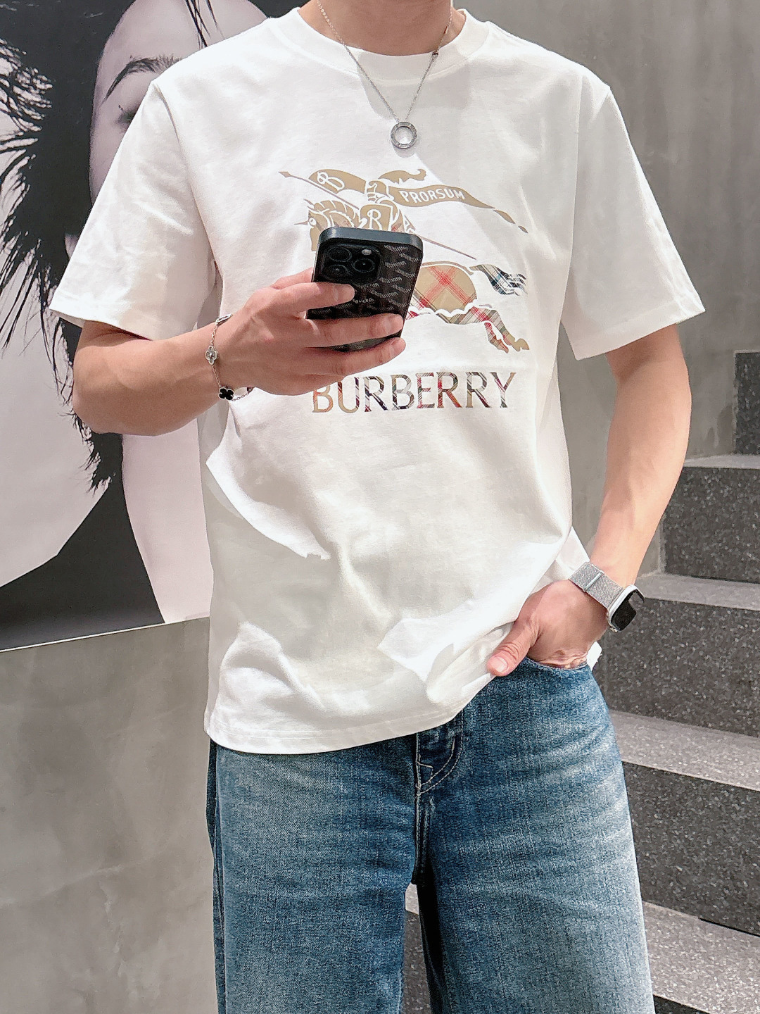 2026SS 新品 Burbe 男女同款👫短袖T恤 胸前经典战马图案！ 定制面料。從容百搭，檔次極高，完