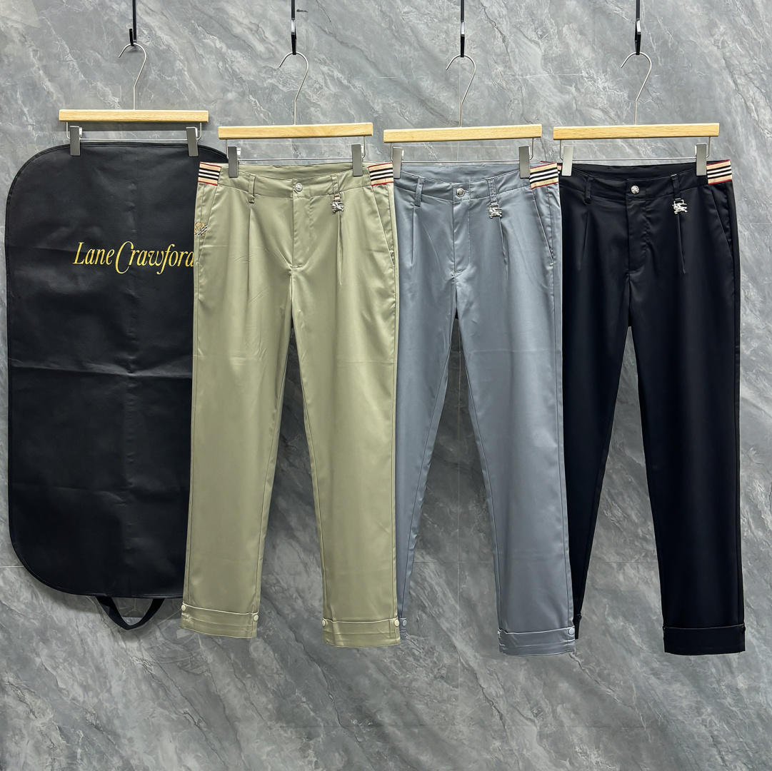 NO:692305,.Normal after-sales service. Normal returns and exchanges. 2026 group photo Bu’s new casual pants!  On sale simultaneously on the official website. Brand classic LOGO casual pants, customized fabrics, extremely comfortable, strong touch. Highly recognizable, perfect appearance and craftsmanship. Sizes 29-38,,19860909.正常售后.正常退换.2026 合照图Bu新款休闲裤！官网同步发售.品牌经典LOGO休闲裤 ,定制面料,舒适度极好,手触感强烈.辨识度极高,完美品相工艺. 尺码29-38,,,Men's clothing