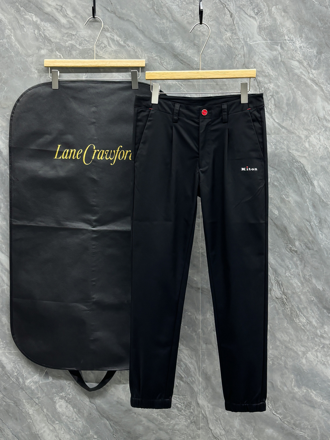 NO:692310,.Normal after-sales service. Normal returns and exchanges. 2026 new casual pants!  The brand's classic LOGO casual pants, customized fabrics, excellent comfort, strong touch. Highly recognizable, perfect appearance and craftsmanship. Sizes 29-38,,19860909.正常售后.正常退换.2026 新款休闲裤！品牌经典LOGO休闲裤 ,定制面料,舒适度极好,手触感强烈.辨识度极高,完美品相工艺. 尺码29-38,,,Men's clothing
