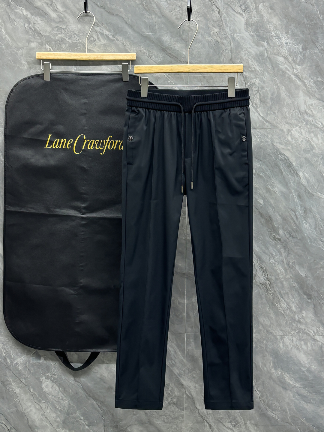 NO:692322,.Normal after-sales service. Normal returns and exchanges. 2026 A new interpretation of the aesthetics of casual pants, interpreting a rich style of fashion, with a strong sense of detail and design. The classic brand logo is used as a color combination to interpret classic brand fashion, adding luster to the overall look. Imported fabrics are soft and comfortable. The inner fabric is flat and breathable, simple and full of unique charm.  European trade channels, direct delivery from Italian overseas warehouses, limited sales of overseas boutiques. These pants adopt the design of big brands to create a fashion sense, with exquisite details, showing super high quality. The pants are embellished with iconic brand logos to highlight the brand style and create fashionable and diverse styles. The imported fabrics are carefully made, soft and comfortable, and comfortable against the skin. They are comfortable pants for home and going out. You can wear a jacket with short sleeves and you can go out~ Size: M L XL 2XL 3XL,,jackets &  coats, T-shirts,19860909.正常售后.正常退换.2026 休闲裤子美学的焕新诠释,演绎浓郁的格调型时尚风范,细节感和设计感强悍.经典品牌标识做为色彩搭配,演绎经典的品牌时尚,为整体造型增光添彩.进口面料,柔软舒适.内里织面平整透气性极佳,简洁而富有独特魅力. 欧洲贸易渠道,意大利海外仓直发,海外精品限定销售.这款裤采用大牌的设计打造时尚潮流感,细节处理精致到位,展现超高的品质. 裤身上点缀标志性品牌标识,彰显品牌格调,打造时尚多样的造型.进口面料精心打造,柔软舒适,还亲肤舒适,是居家和外出都很舒适的一款裤子,随便搭个外套短袖就可以出门啦~ 尺码:M L XL 2XL 3XL,,jackets & coats,T-shirt,,Men's clothing