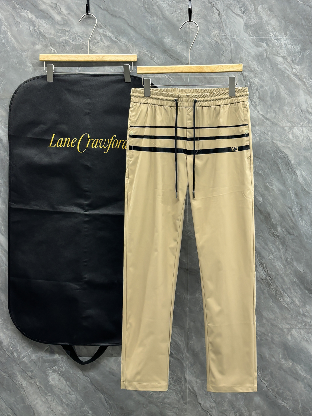 NO:692318,.Normal after-sales service. Normal returns and exchanges. 2026 Y3 early autumn new sports men's casual pants, an independent line of high-luxury sports led by Master Yamamoto, integrates the essence of deconstructed design, and the design value, fashion, quality and practicality are always online. It combines strong style elements and dominates the overall stylization. It is a unity that perfectly integrates with the body. SizeM-3XL,,19860909.正常售后.正常退换.2026 Y3 早秋新品运动男款休闲裤,山本大师主导的高奢运动的独立线,融入了解构设计的精髓,设计值,时髦度,品质感,实穿性一贯在线. 融合了风格强烈的元素,主导了整体的风格化,是与大身完美融合的统一体. SizeM-3XL,,,Men's clothing