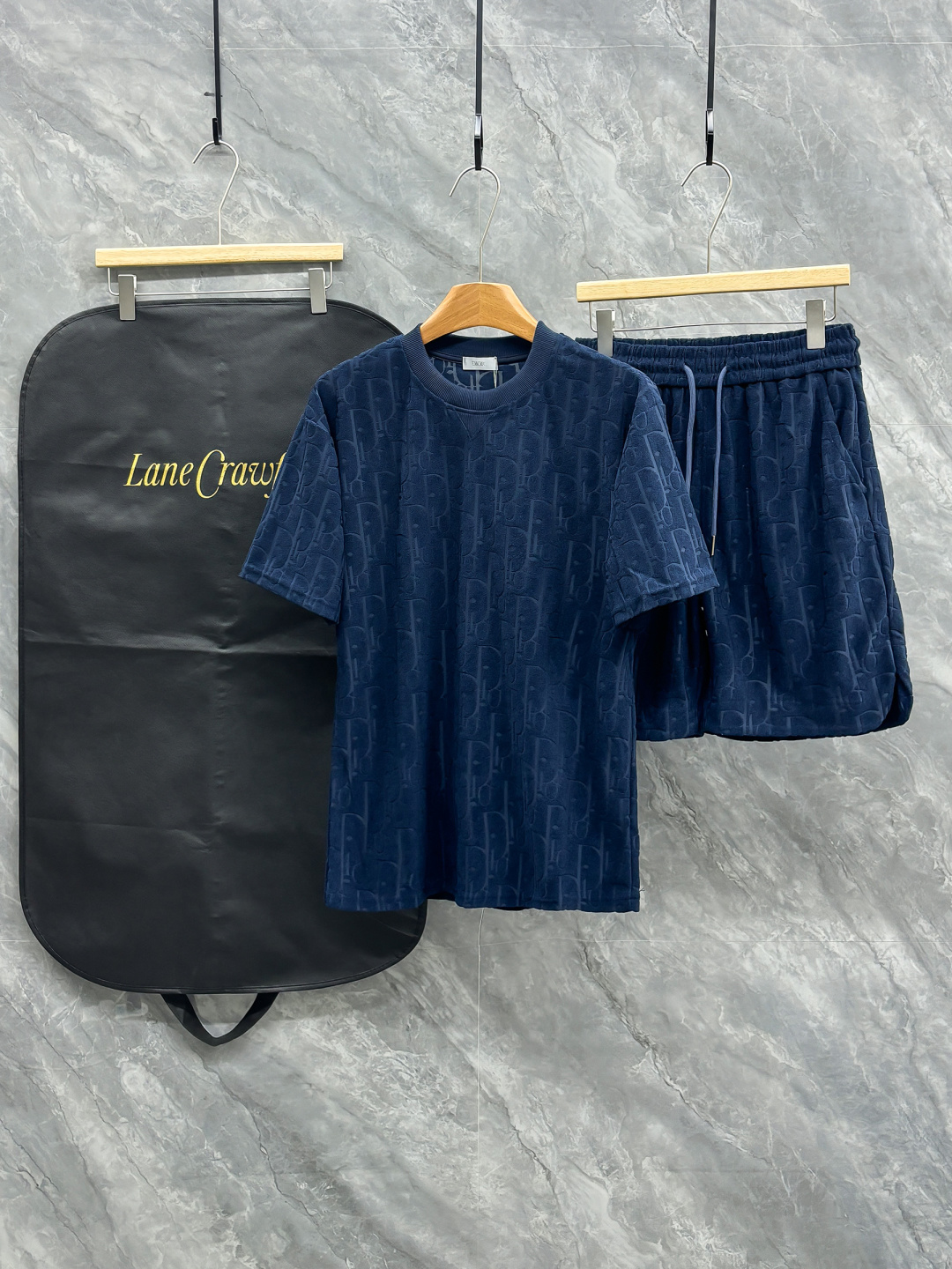 NO:682634,Clothes. Shorts, high-end quality, couple style, DIOR Dior 2026ss new product, classic versatile short-sleeved shorts, velvet jacquard loog suit, silky smooth fabrics are upgraded at the same time. Welcome to order, color black, white, blue, size XS-L (pay attention to details. Customized fabric),, dior, dior, shorts, T-shirt,19860909衣服.短裤 高端品質 情侶款  DIOR 迪奥 2026ss新品 经典百搭款短袖短褲天鵝絨提花loog套裝,手感丝滑面料同步升级.歡迎訂購 顏色黑色,白色,蓝色 尺碼XS-L（注意细节.定制面料）,,dior,dior,shorts,T-shirt,,Men's clothing