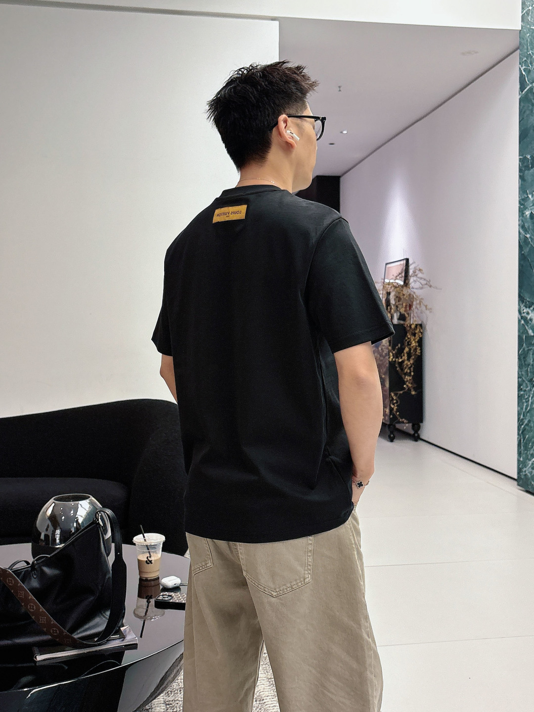 2026ss新品 L家经典款三花圆领短袖T恤以品牌标志性元素为设计核心，巧妙融合时尚与经典。定制面料质地