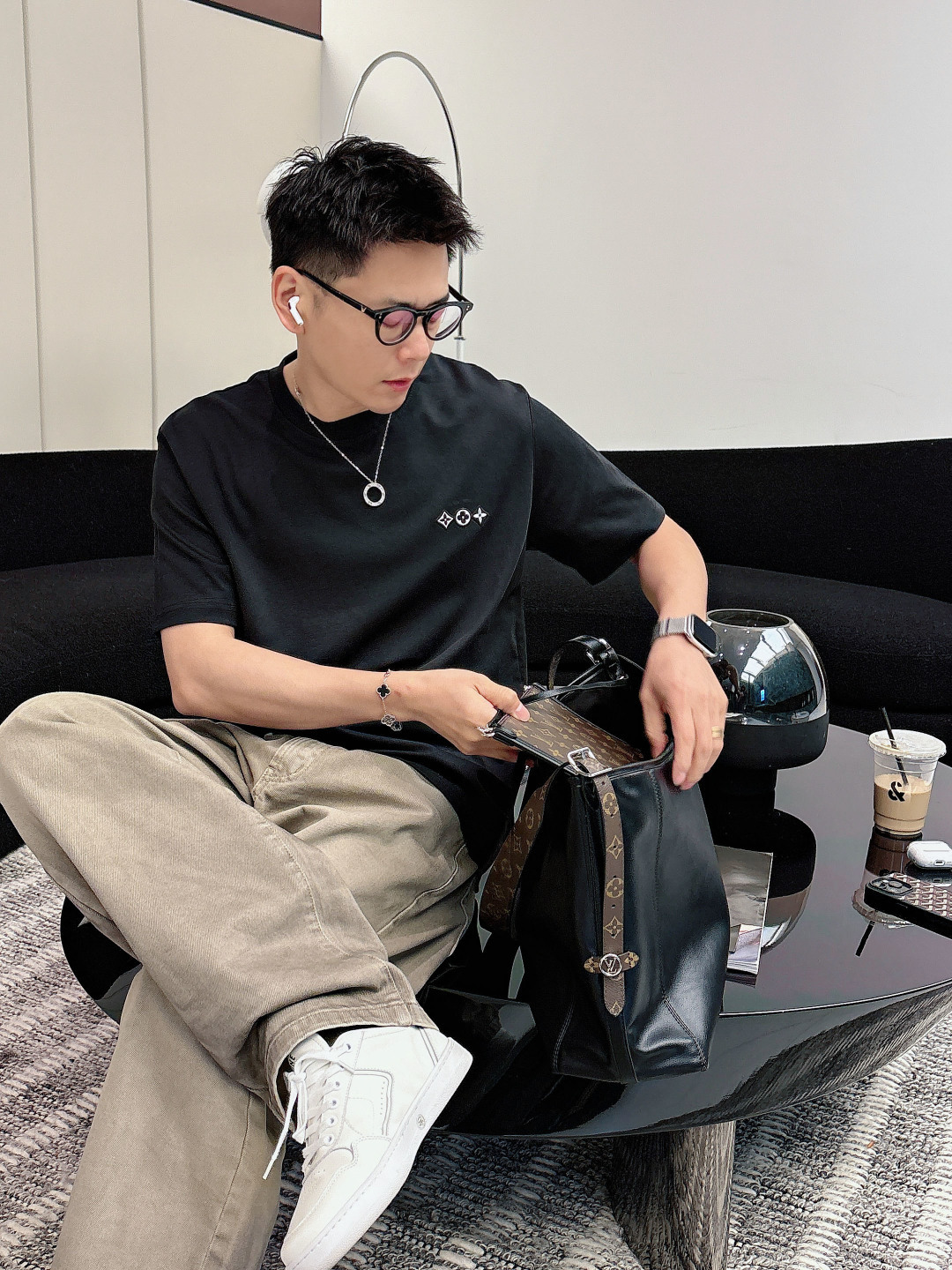 2026ss新品 L家经典款三花圆领短袖T恤以品牌标志性元素为设计核心，巧妙融合时尚与经典。定制面料质地