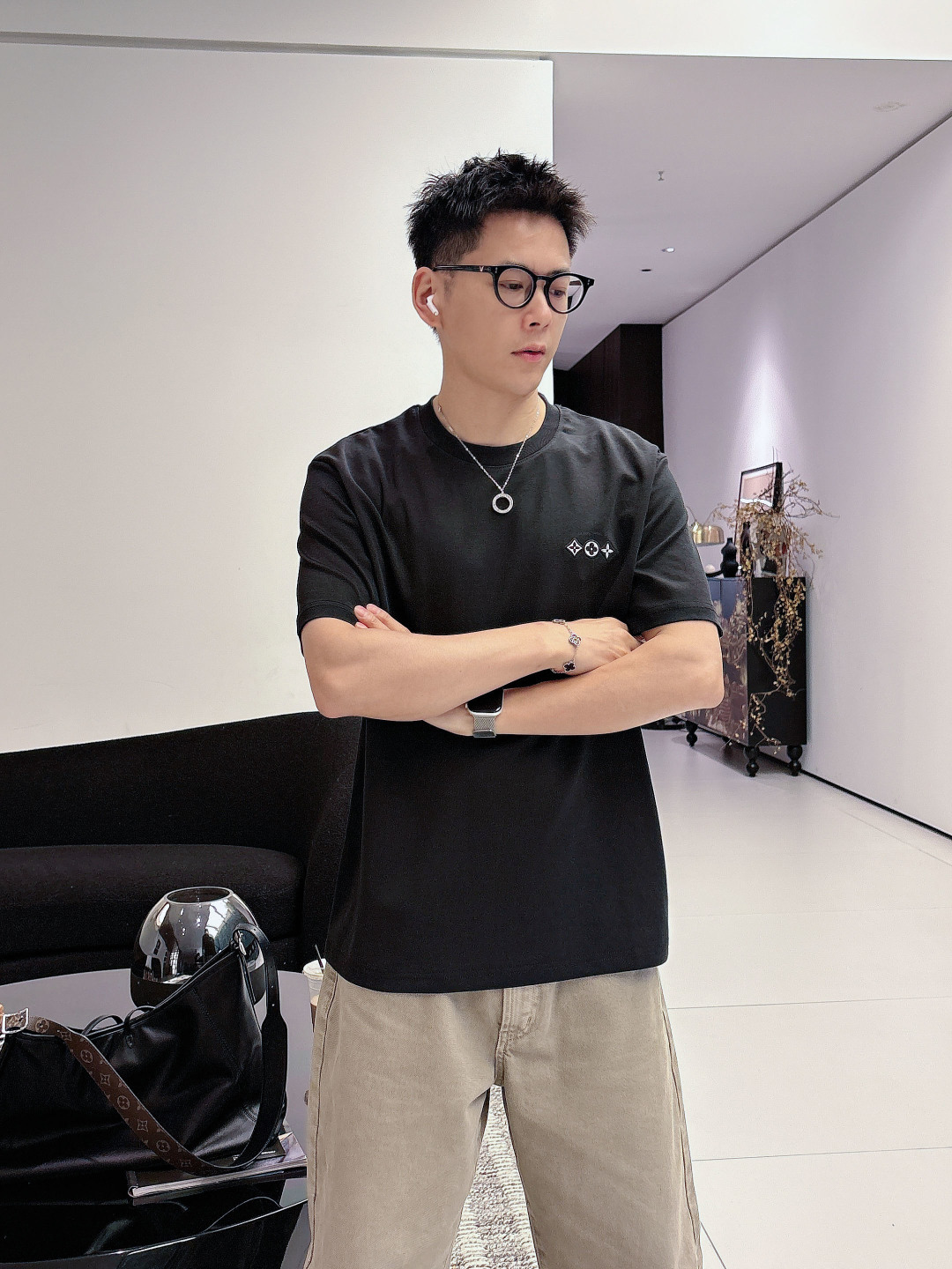 2026ss新品 L家经典款三花圆领短袖T恤以品牌标志性元素为设计核心，巧妙融合时尚与经典。定制面料质地