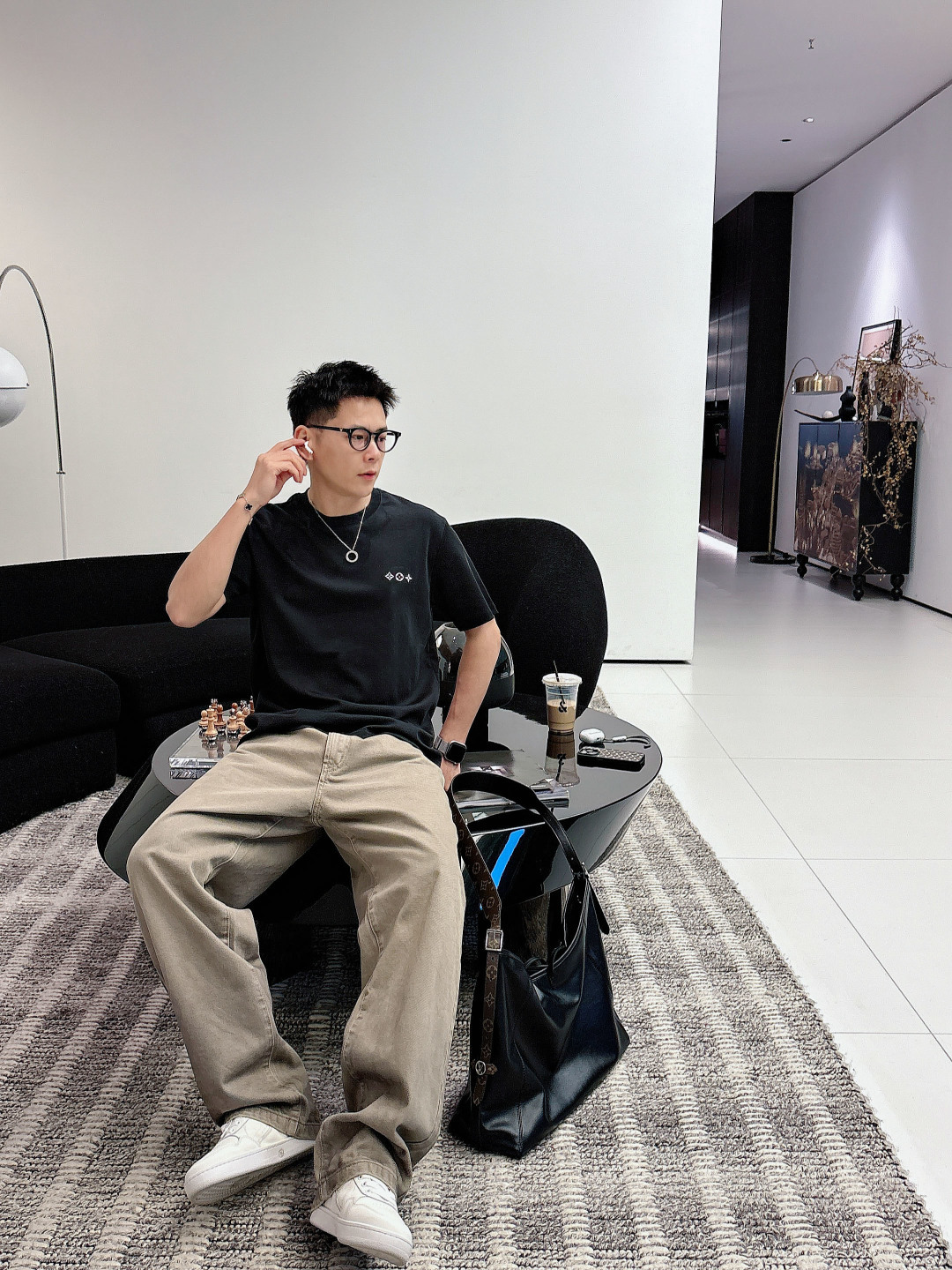 2026ss新品 L家经典款三花圆领短袖T恤以品牌标志性元素为设计核心，巧妙融合时尚与经典。定制面料质地