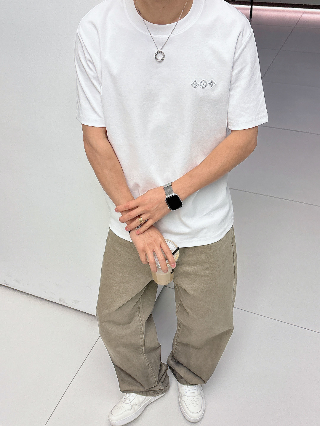 2026ss新品 L家经典款三花圆领短袖T恤以品牌标志性元素为设计核心，巧妙融合时尚与经典。定制面料质地