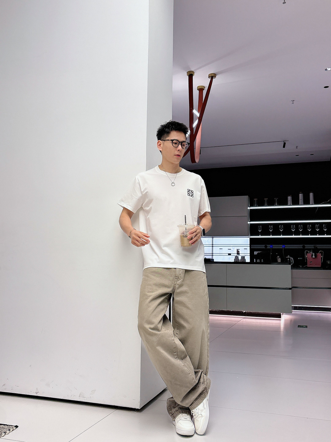 2026ss新品 Loew春夏正面饰有撞色品牌经典元素 logo花字立体刺绣 短袖T恤，长青款式、经典极