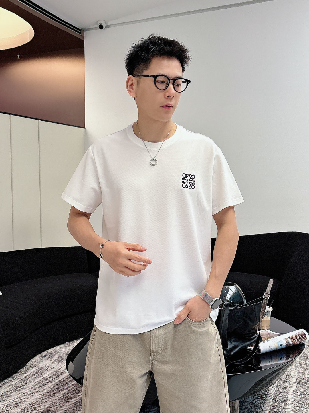 2026ss新品 Loew春夏正面饰有撞色品牌经典元素 logo花字立体刺绣 短袖T恤，长青款式、经典极