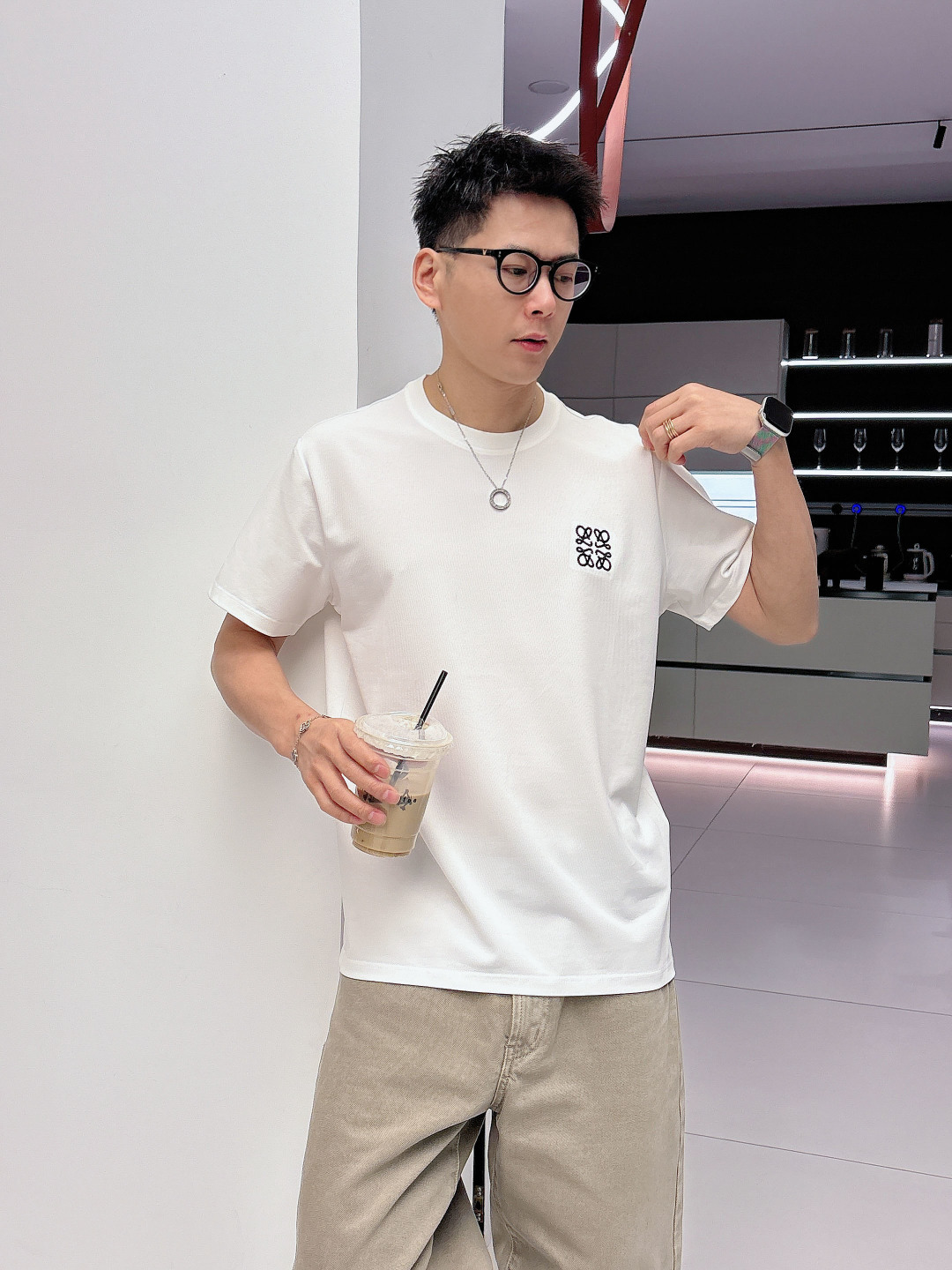 2026ss新品 Loew春夏正面饰有撞色品牌经典元素 logo花字立体刺绣 短袖T恤，长青款式、经典极