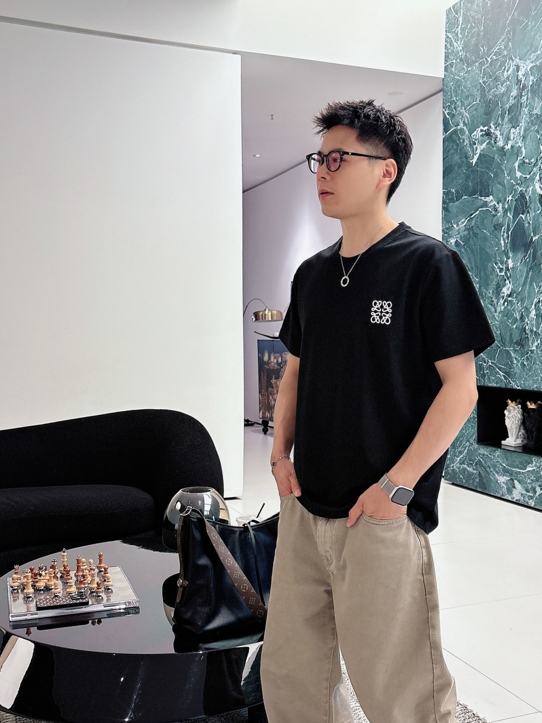 2026ss新品 Loew春夏正面饰有撞色品牌经典元素 logo花字立体刺绣 短袖T恤，长青款式、经典极