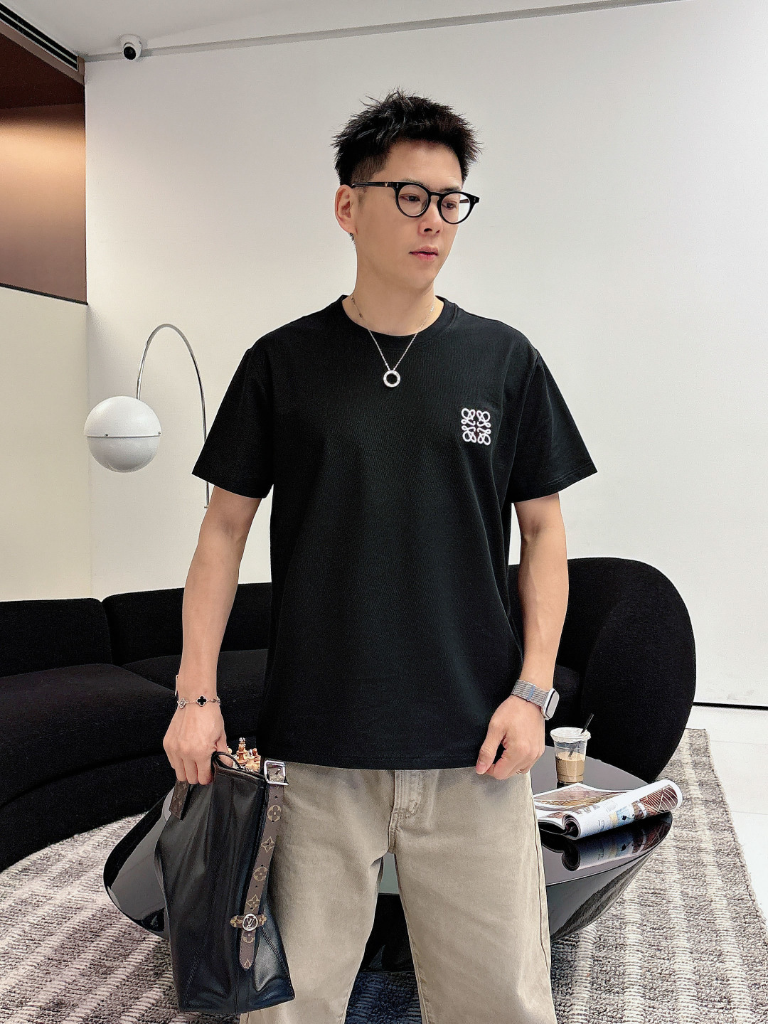 2026ss新品 Loew春夏正面饰有撞色品牌经典元素 logo花字立体刺绣 短袖T恤，长青款式、经典极