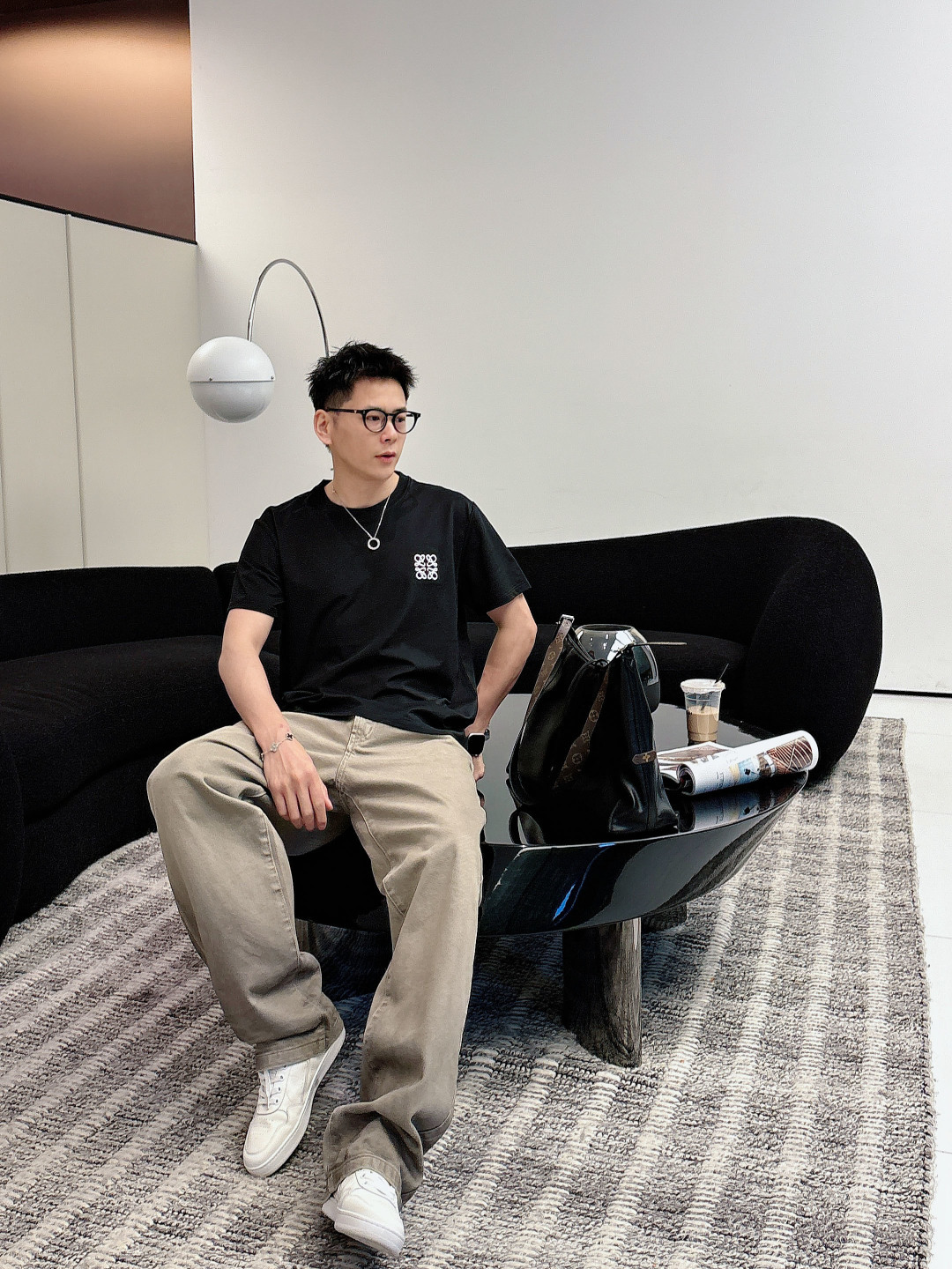 2026ss新品 Loew春夏正面饰有撞色品牌经典元素 logo花字立体刺绣 短袖T恤，长青款式、经典极