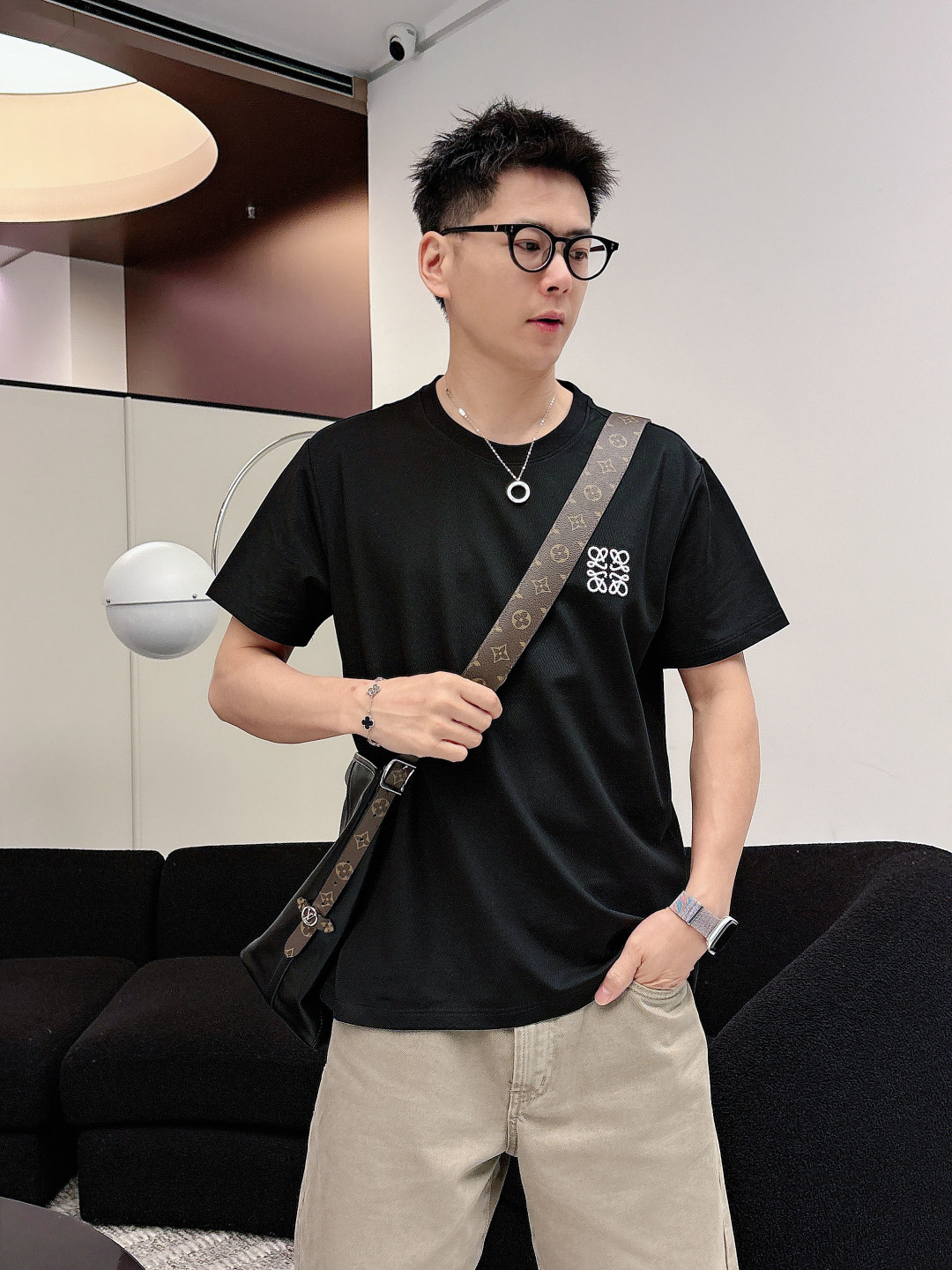 2026ss新品 Loew春夏正面饰有撞色品牌经典元素 logo花字立体刺绣 短袖T恤，长青款式、经典极