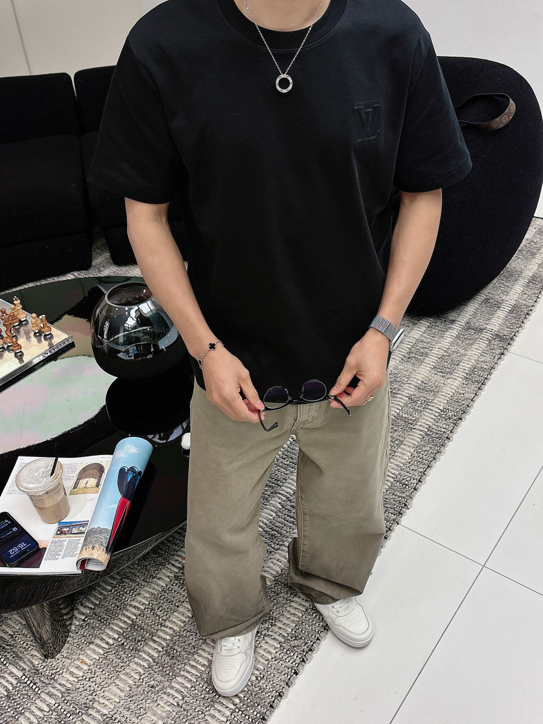 LV 2026ss新品 春夏新款男女同款👫短袖T恤，专柜同步发售！定制专属面料，定制原版工艺螺纹，胸前重