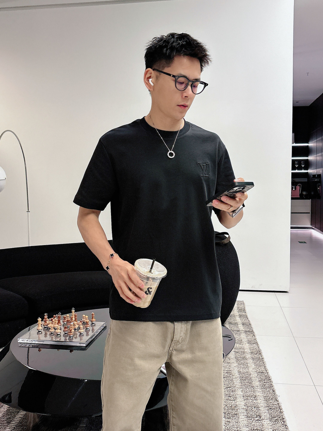 LV 2026ss新品 春夏新款男女同款👫短袖T恤，专柜同步发售！定制专属面料，定制原版工艺螺纹，胸前重