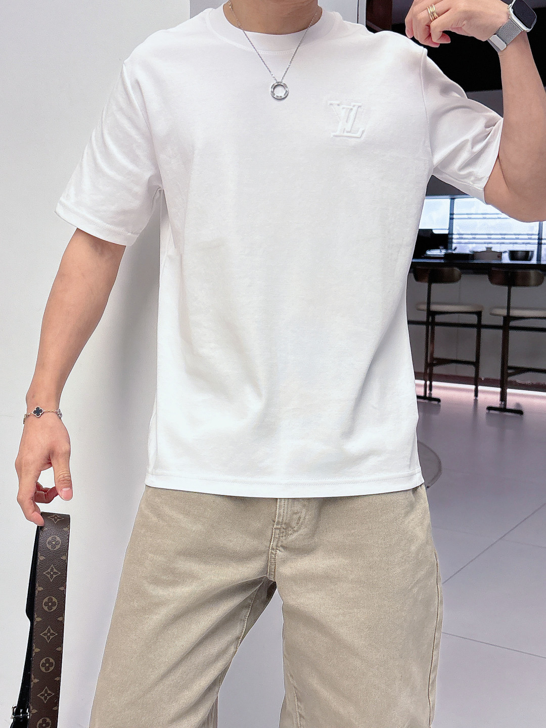 LV 2026ss新品 春夏新款男女同款👫短袖T恤，专柜同步发售！定制专属面料，定制原版工艺螺纹，胸前重
