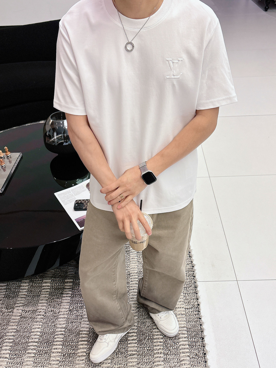 LV 2026ss新品 春夏新款男女同款👫短袖T恤，专柜同步发售！定制专属面料，定制原版工艺螺纹，胸前重