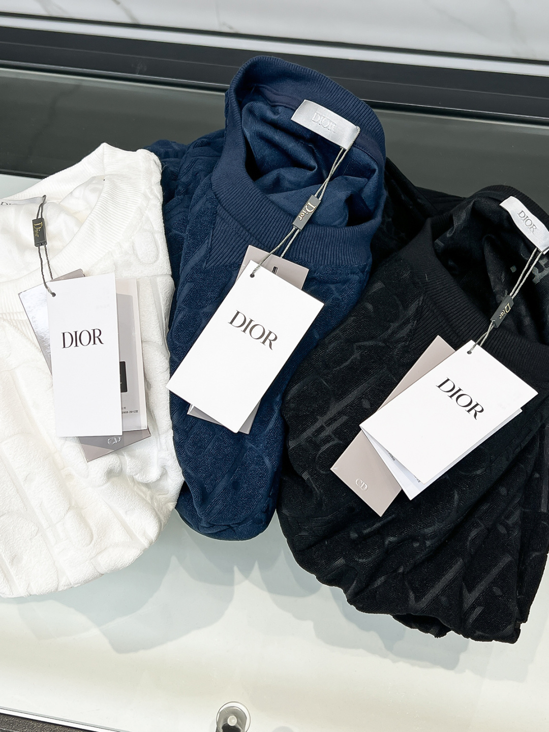 NO:685837,Clothes. Shorts, high-end quality, couple style, DIOR Dior 2026ss new product, classic versatile short-sleeved shorts, velvet jacquard loog suit, silky smooth fabrics are upgraded at the same time. Welcome to order, color black, white, blue, size XS-L (pay attention to details. Customized fabric),, dior, dior, shorts, T-shirt,19860909衣服.短裤 高端品質 情侶款  DIOR 迪奥 2026ss新品 经典百搭款短袖短褲天鵝絨提花loog套裝,手感丝滑面料同步升级.歡迎訂購 顏色黑色,白色,蓝色 尺碼XS-L（注意细节.定制面料）,,dior,dior,shorts,T-shirt,,Men's clothing