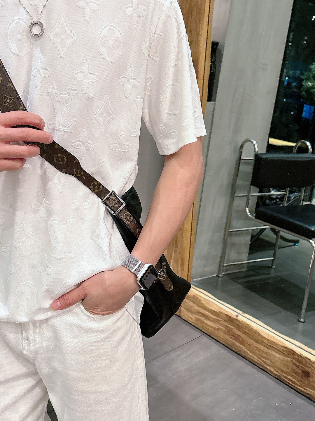 1v 26ss新品 满印老花短袖T恤这件白色 T 恤采用特殊的提花工艺，将经典的 LV 老花图案立体呈现