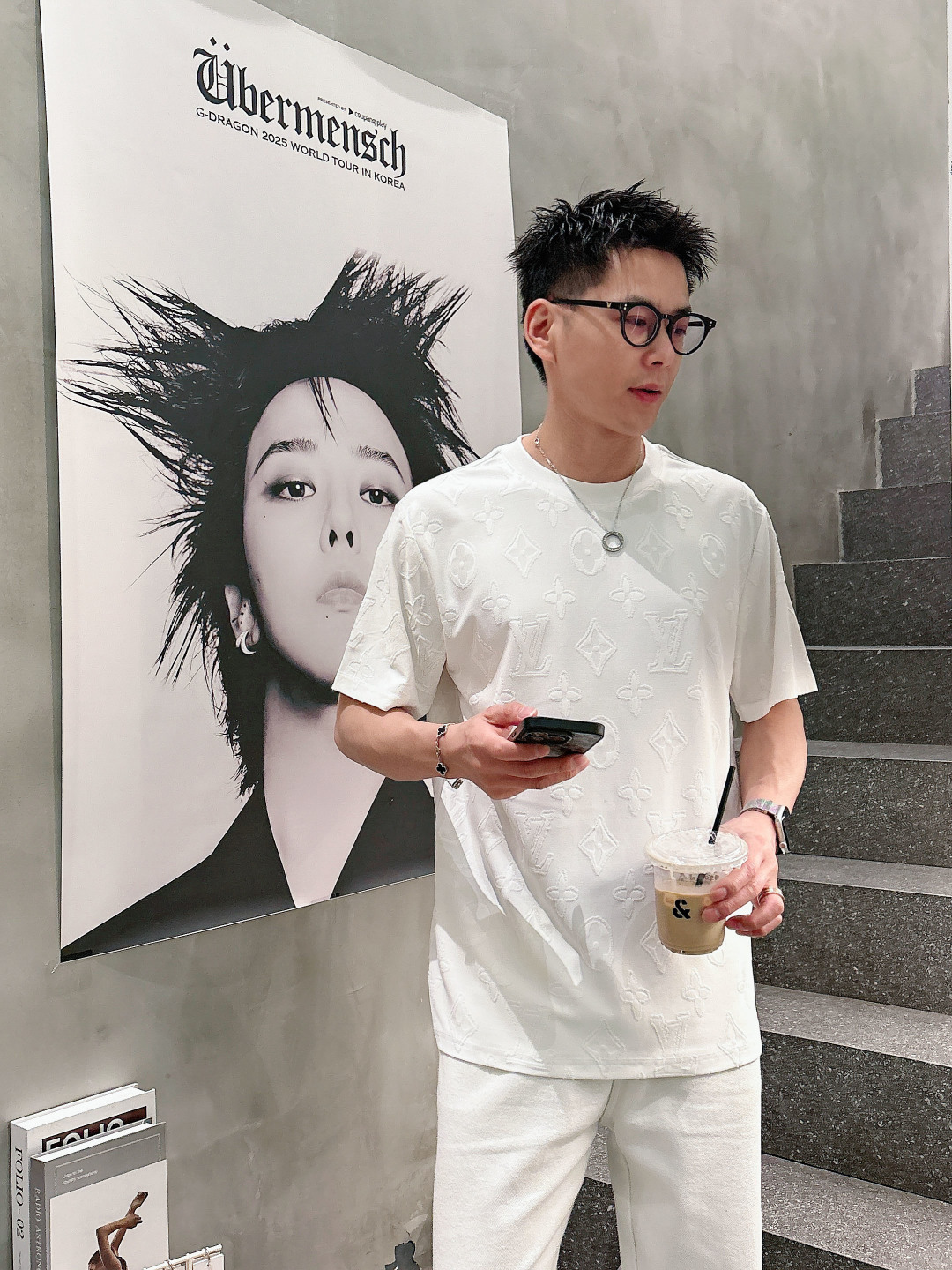 1v 26ss新品 满印老花短袖T恤这件白色 T 恤采用特殊的提花工艺，将经典的 LV 老花图案立体呈现