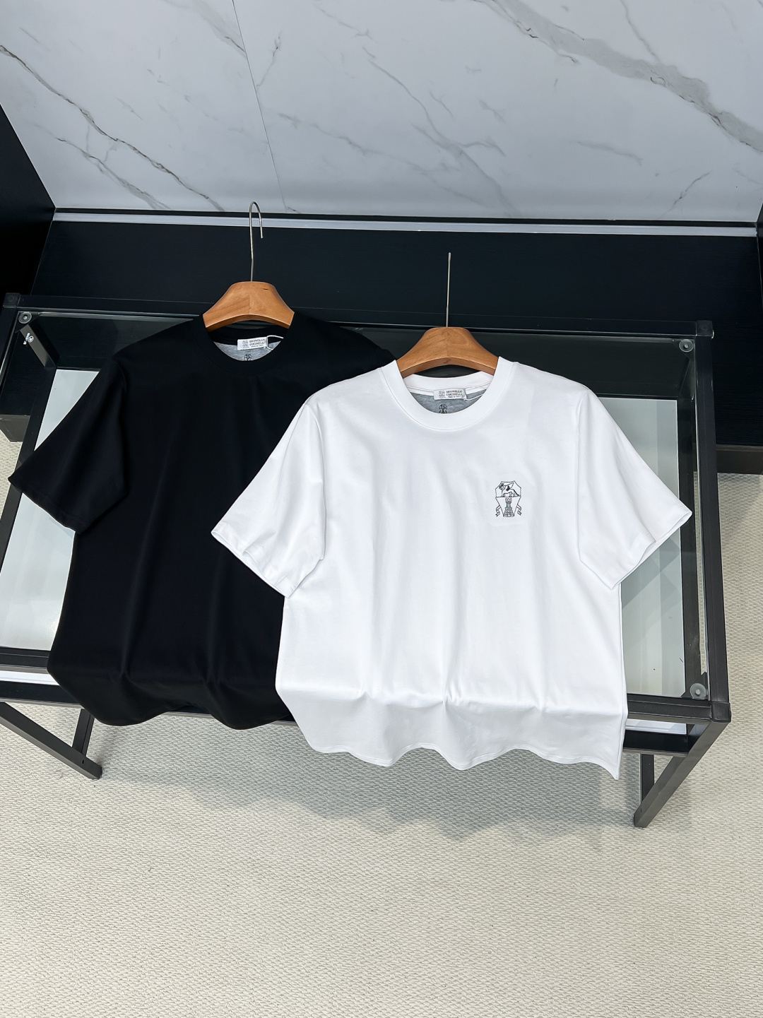 NO:728183,Support high-end customization after the year. Early spring 2026 will exclusively provide new original men's casual short-sleeved T-shirts. High-end customization. High-end version. Fashionable and popular style. Customized. It feels super soft and delicate. It is skin-friendly and comfortable to wear. High-end boutique. The upper body is finely made by the factory. It is a must-have item for men. Three complete standards. Size S-2XL, T-shirt, tees, t-shirt,19860909支持年后高端定制 2026早春独家专供新款原单男士休闲短袖T恤 高端定制 高端版本 时尚百搭爆款定制手感超柔软细腻 穿着亲肤舒适 高端精品 代工厂精细做上身非常赞 男士必备单品 三标齐全 码数S-2XL,,T-shirt,tees，t-shirt,,Men's clothing