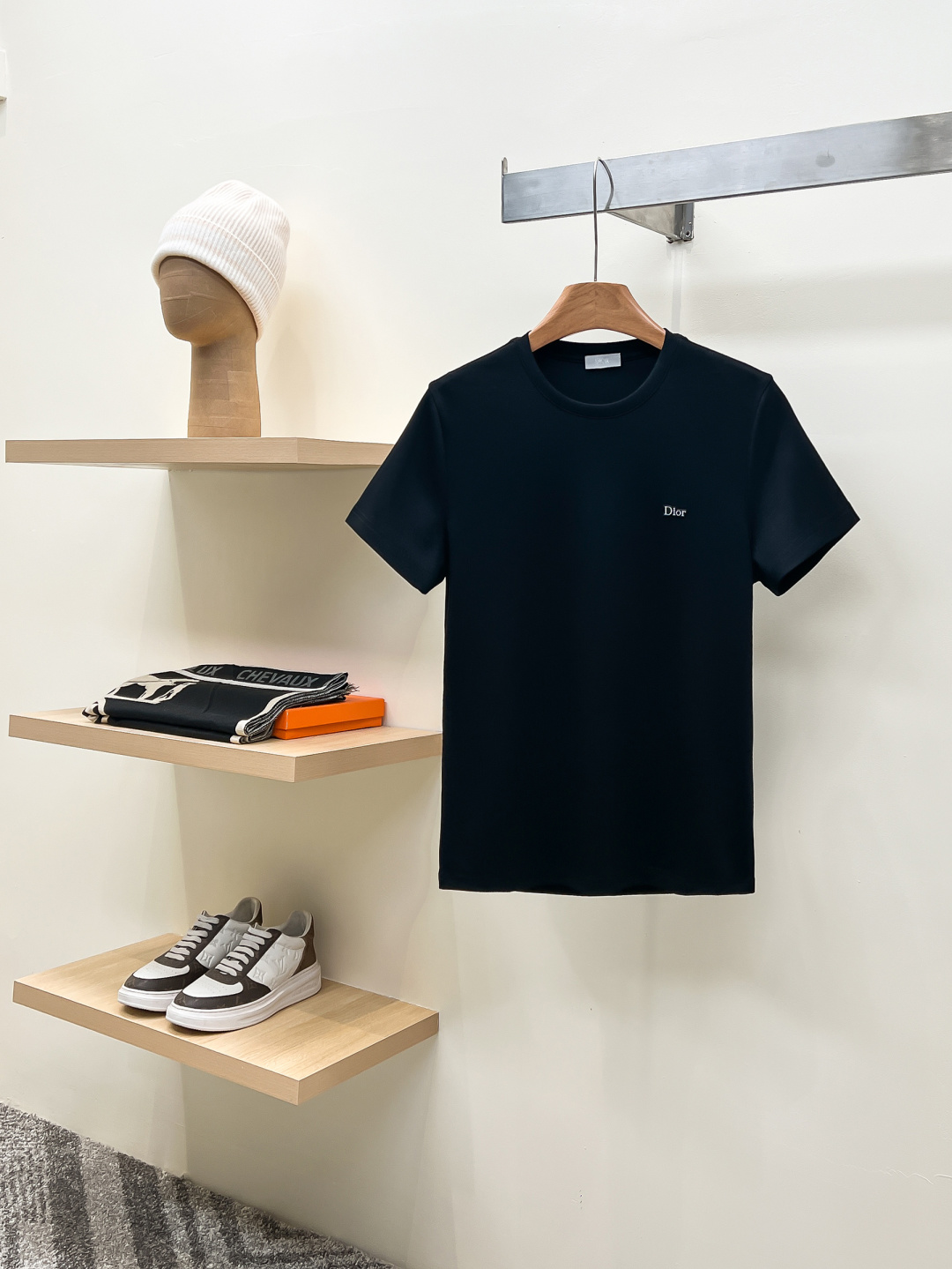 NO:728151,Support the Dior Dior 2026ss spring and summer new debut counter in the new year, the latest short-sleeved round neck T-shirt, high-end customization, avant-garde and fashionable design!  Soft to the touch. Comfortable to wear. Exquisite counter-level stitching. Exquisite workmanship. The upper body effect is incomparably handsome!  A must-have item for a stylish man!  Color Black Size 46-54, dior, dior, T-shirt, tees, t-shirt,19860909支持年后Dior迪奥 2026ss 春夏新款首发专柜最新款短袖圆领T恤 高端订制 设计前卫时尚！手感柔软.穿着舒适.专柜级别精致车线.做工精细.上身效果无敌帅气！型男必备单品！ 颜色黑色 码数46-54,,dior,dior,T-shirt,tees，t-shirt,,Men's clothing