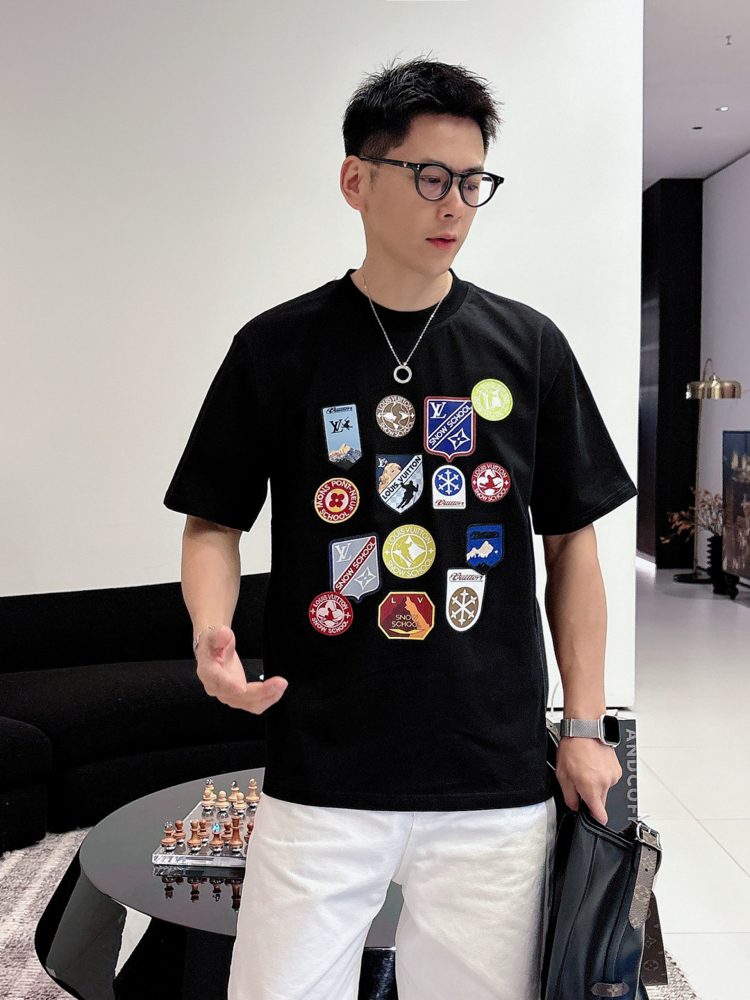 驴家26ss 新品专柜同步专柜上架 多重工艺 胸口多种旅行贴微章章仔印花 圆领短袖T恤，男女同款！寄予一