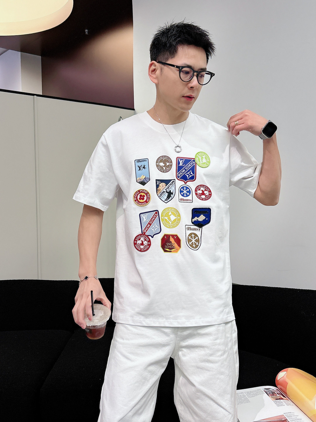 驴家26ss 新品专柜同步专柜上架 多重工艺 胸口多种旅行贴微章章仔印花 圆领短袖T恤，男女同款！寄予一