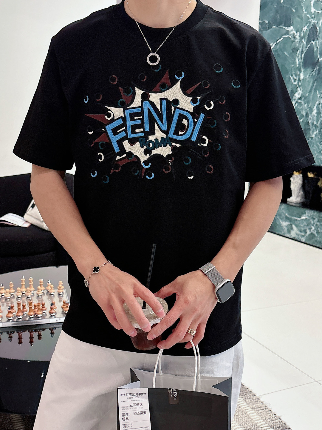 🌟🌟Fendi，2026FW早春标准版型短袖圆领T恤。纯棉材质。正面绣有定制的撞色FE*DI BoomP