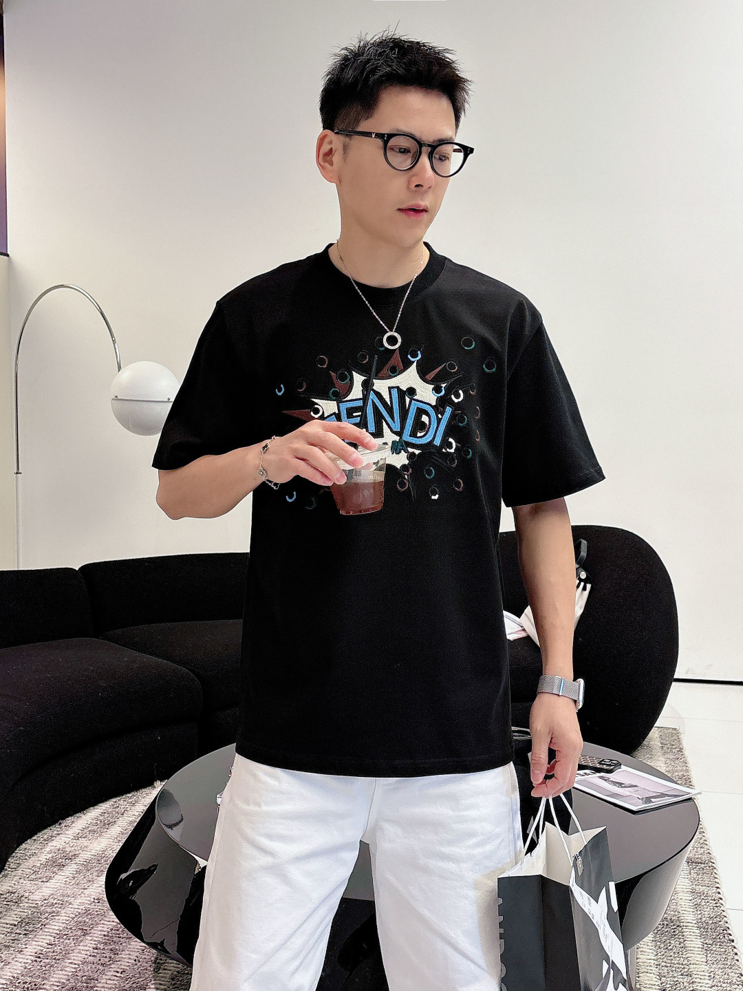 🌟🌟Fendi，2026FW早春标准版型短袖圆领T恤。纯棉材质。正面绣有定制的撞色FE*DI BoomP