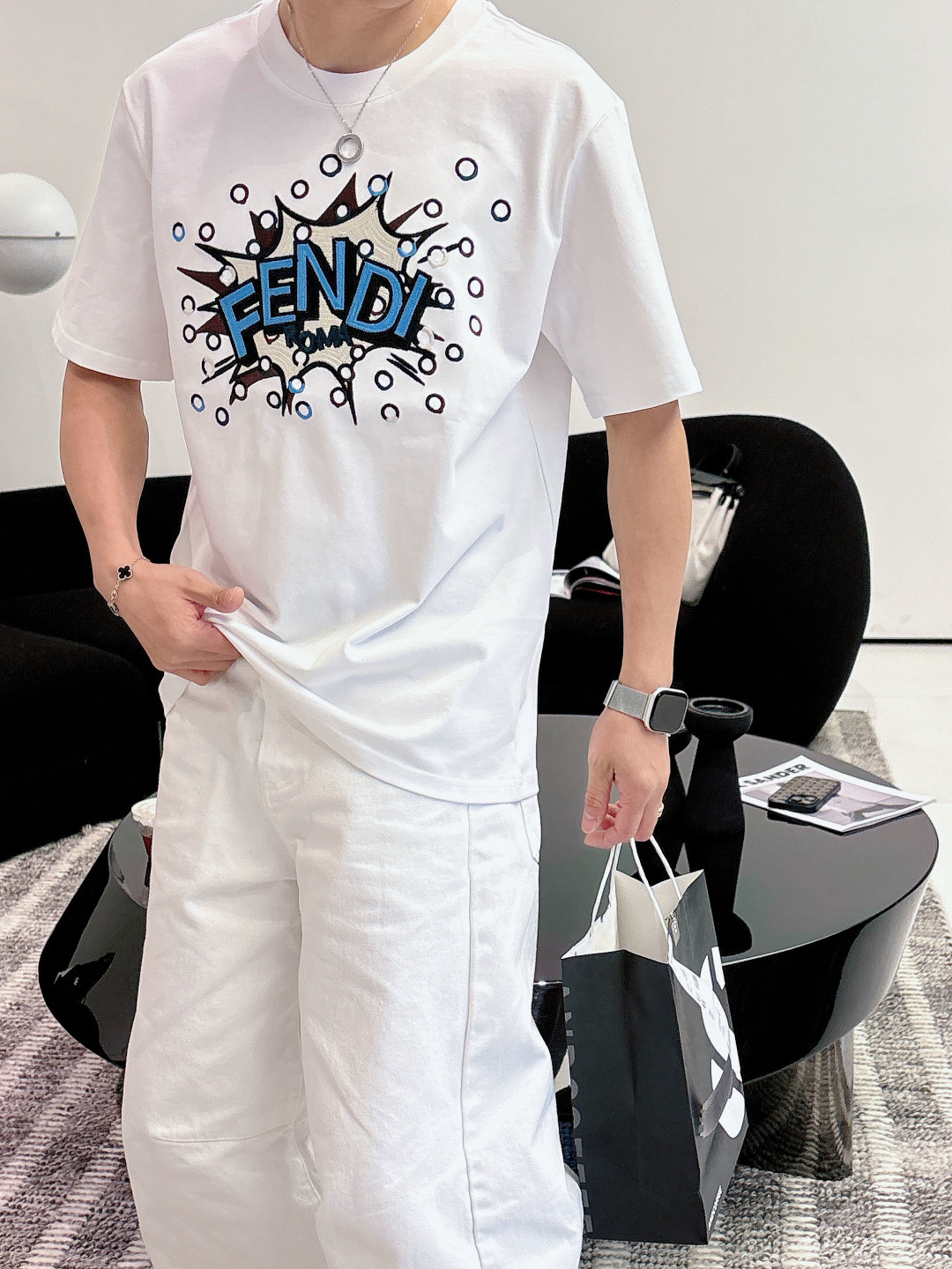 🌟🌟Fendi，2026FW早春标准版型短袖圆领T恤。纯棉材质。正面绣有定制的撞色FE*DI BoomP