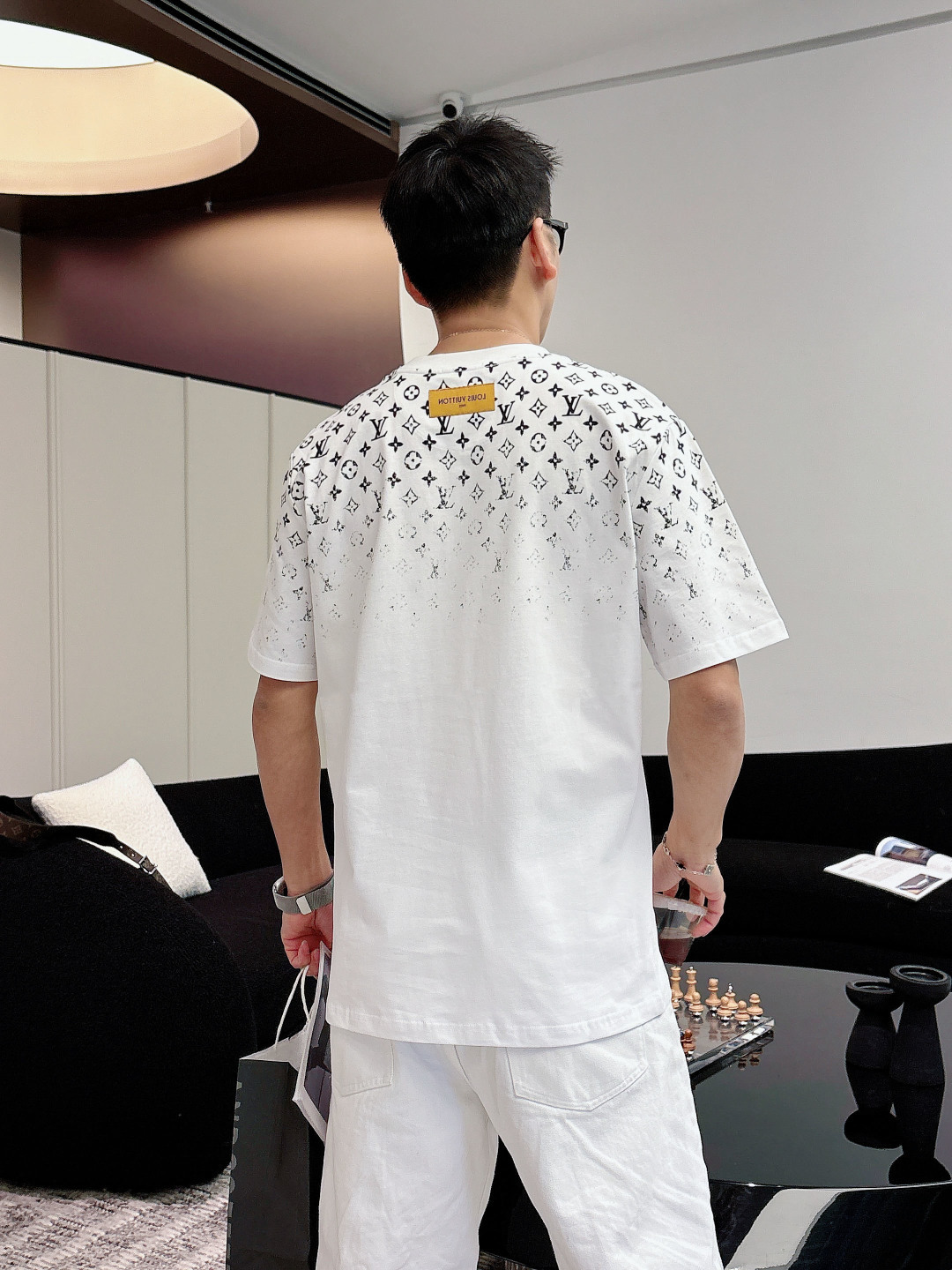 驴家 26s新品短袖T恤.男女同款❤️定制面料 柔软透气，日常穿着超舒适!简约又有辨识度。随便搭配休闲裤