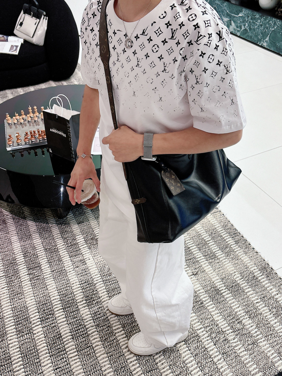 驴家 26s新品短袖T恤.男女同款❤️定制面料 柔软透气，日常穿着超舒适!简约又有辨识度。随便搭配休闲裤