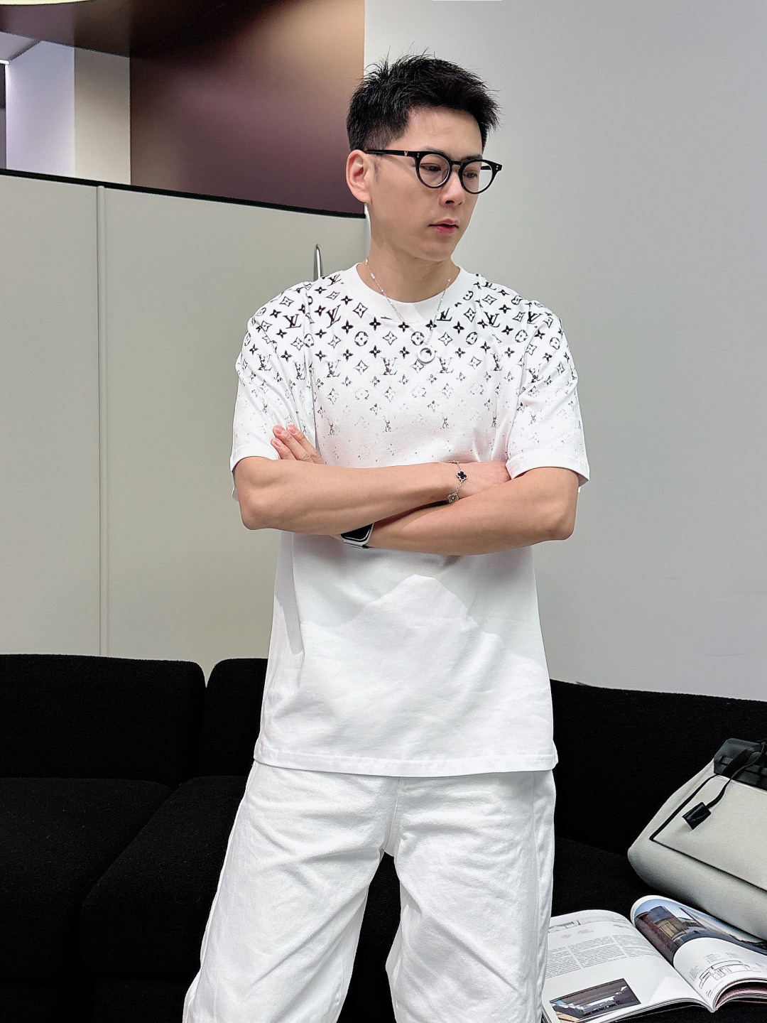 驴家 26s新品短袖T恤.男女同款❤️定制面料 柔软透气，日常穿着超舒适!简约又有辨识度。随便搭配休闲裤