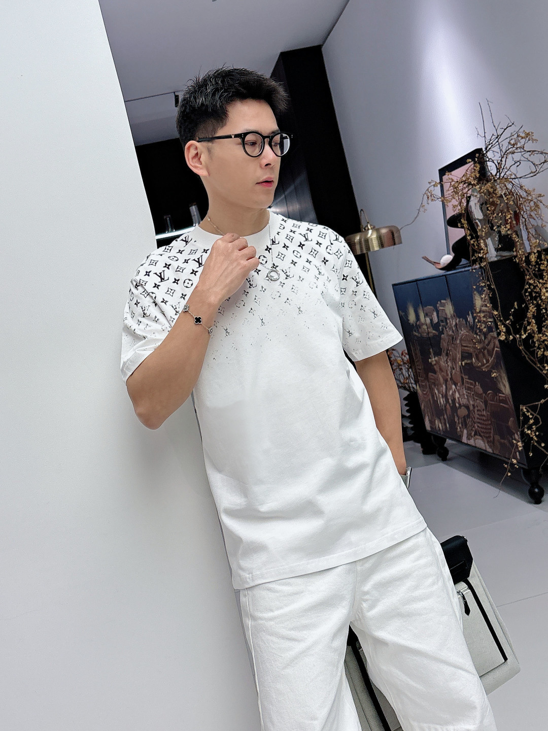 驴家 26s新品短袖T恤.男女同款❤️定制面料 柔软透气，日常穿着超舒适!简约又有辨识度。随便搭配休闲裤