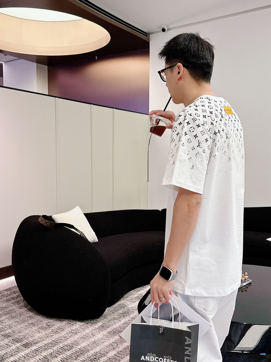 驴家 26s新品短袖T恤.男女同款❤️定制面料 柔软透气，日常穿着超舒适!简约又有辨识度。随便搭配休闲裤