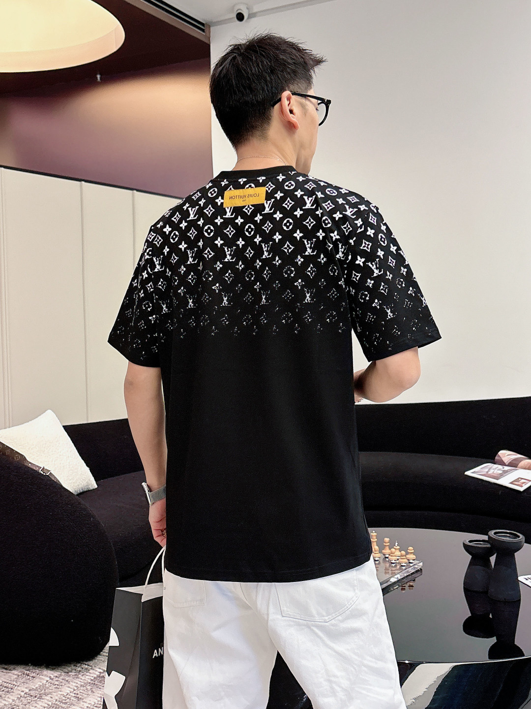 驴家 26s新品短袖T恤.男女同款❤️定制面料 柔软透气，日常穿着超舒适!简约又有辨识度。随便搭配休闲裤