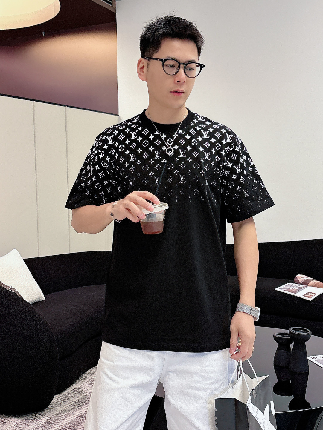 驴家 26s新品短袖T恤.男女同款❤️定制面料 柔软透气，日常穿着超舒适!简约又有辨识度。随便搭配休闲裤