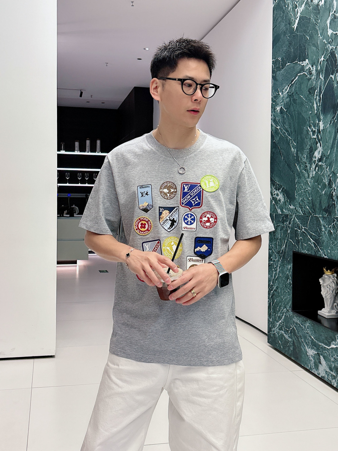 驴家26ss 新品专柜同步专柜上架 多重工艺 胸口多种旅行贴微章章仔印花 圆领短袖T恤，男女同款！寄予一