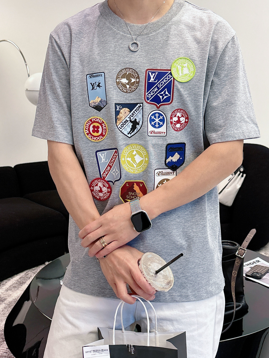 驴家26ss 新品专柜同步专柜上架 多重工艺 胸口多种旅行贴微章章仔印花 圆领短袖T恤，男女同款！寄予一