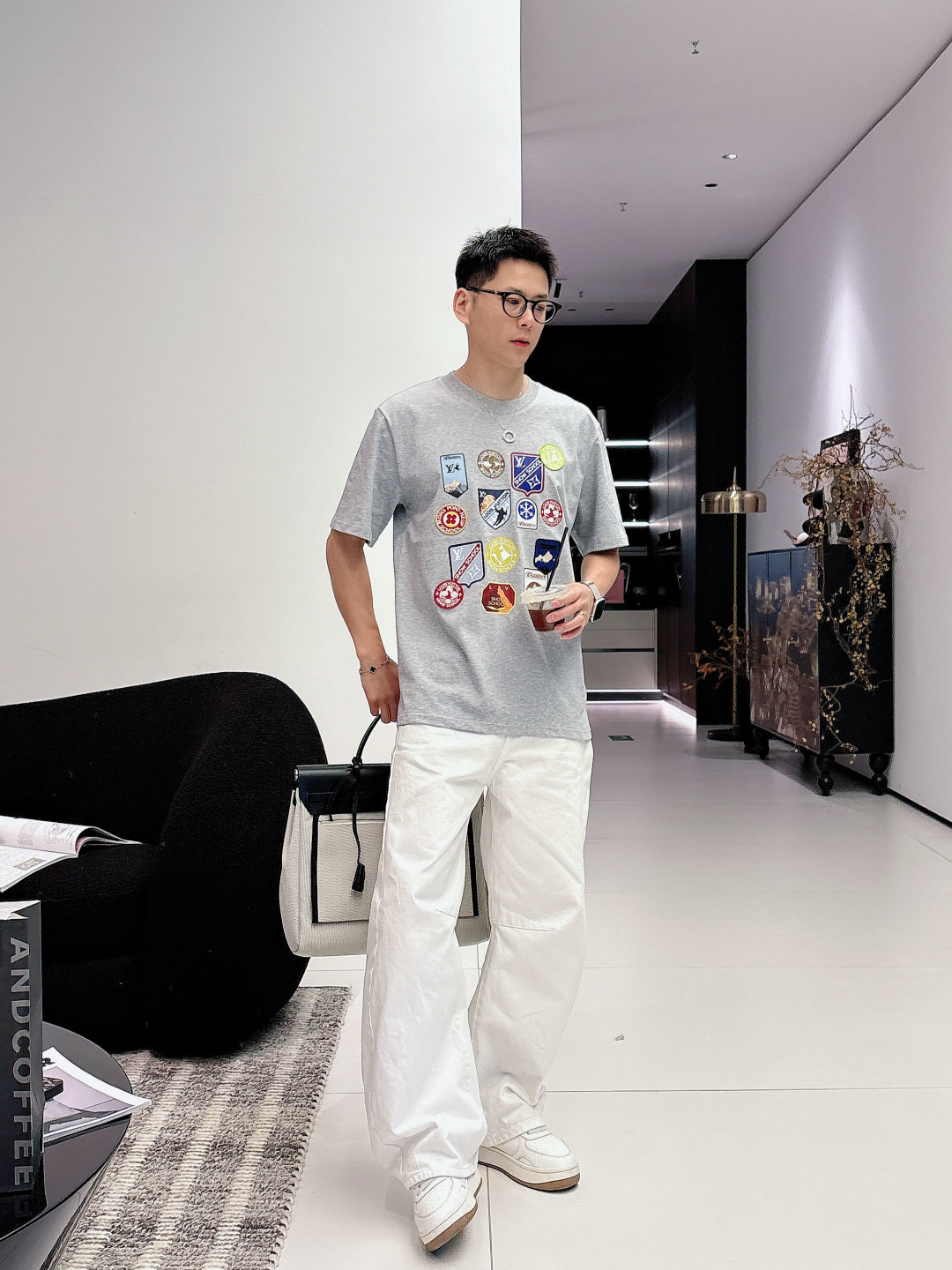 驴家26ss 新品专柜同步专柜上架 多重工艺 胸口多种旅行贴微章章仔印花 圆领短袖T恤，男女同款！寄予一