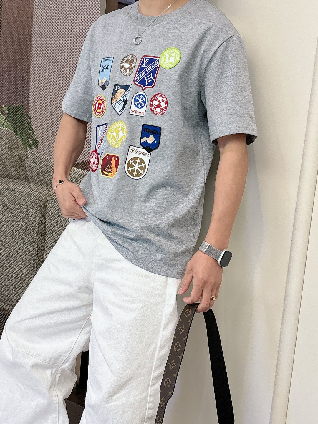 驴家26ss 新品专柜同步专柜上架 多重工艺 胸口多种旅行贴微章章仔印花 圆领短袖T恤，男女同款！寄予一