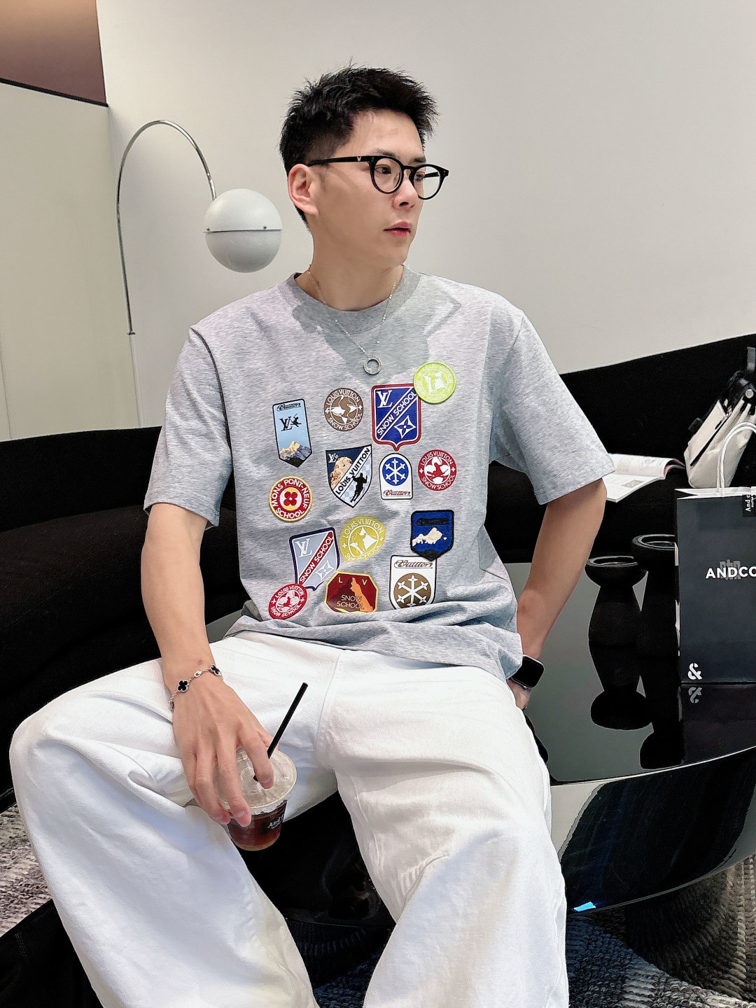 驴家26ss 新品专柜同步专柜上架 多重工艺 胸口多种旅行贴微章章仔印花 圆领短袖T恤，男女同款！寄予一