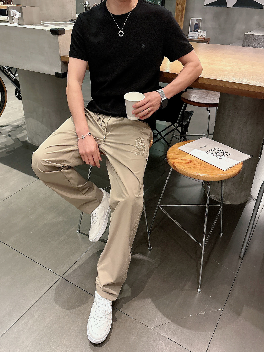 克罗心.2026早秋新款休闲裤!官网同步发售。品牌经典logo休闲裤，定制面料，舒适度极好，手触感强烈。