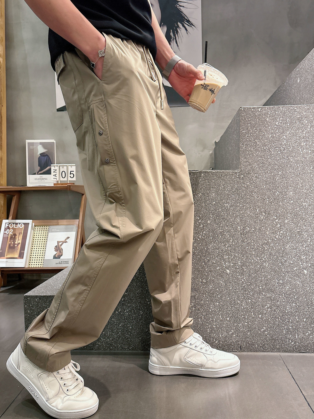 克罗心.2026早秋新款休闲裤!官网同步发售。品牌经典logo休闲裤，定制面料，舒适度极好，手触感强烈。