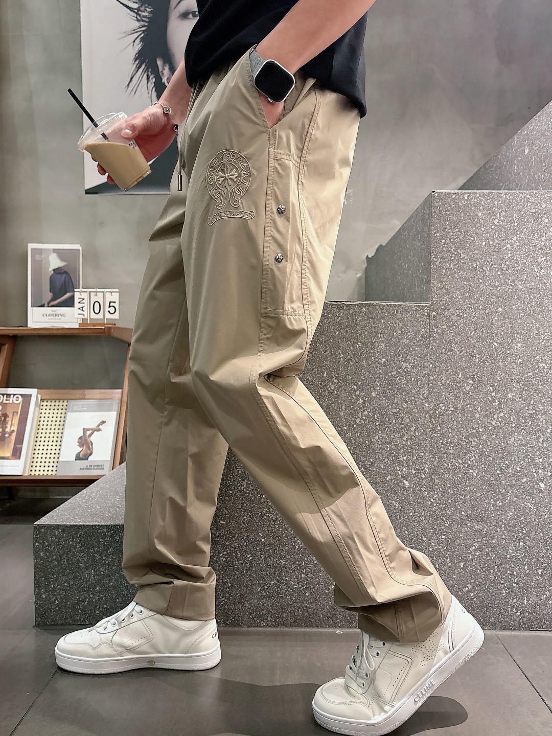 克罗心.2026早秋新款休闲裤!官网同步发售。品牌经典logo休闲裤，定制面料，舒适度极好，手触感强烈。