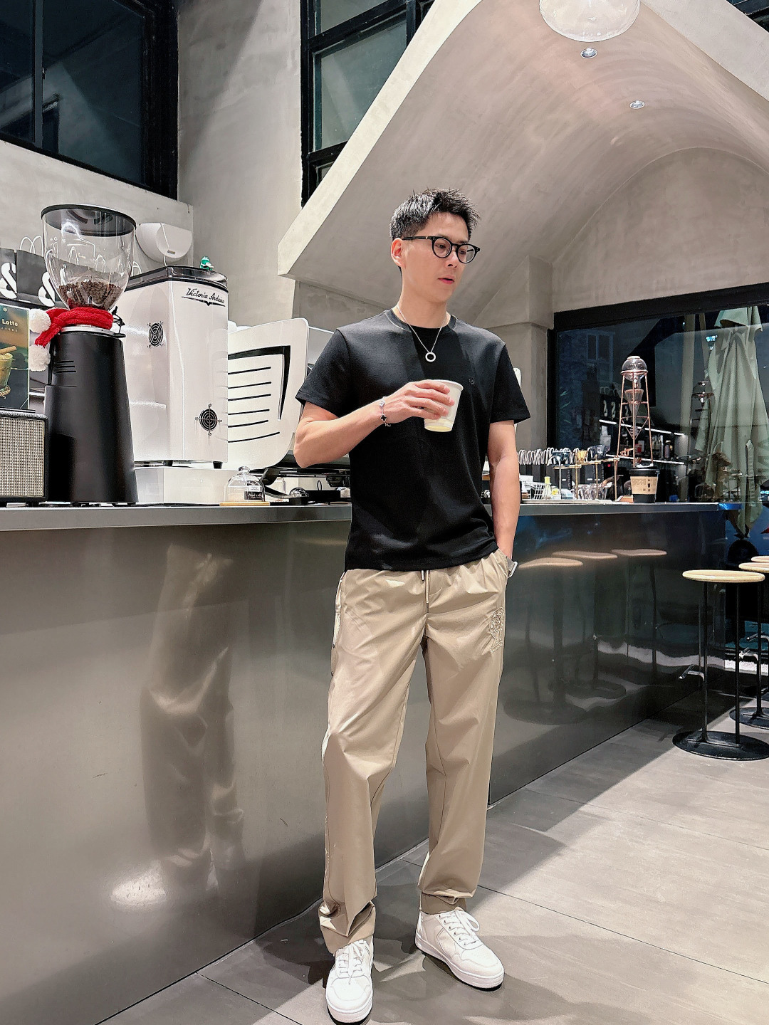 克罗心.2026早秋新款休闲裤!官网同步发售。品牌经典logo休闲裤，定制面料，舒适度极好，手触感强烈。